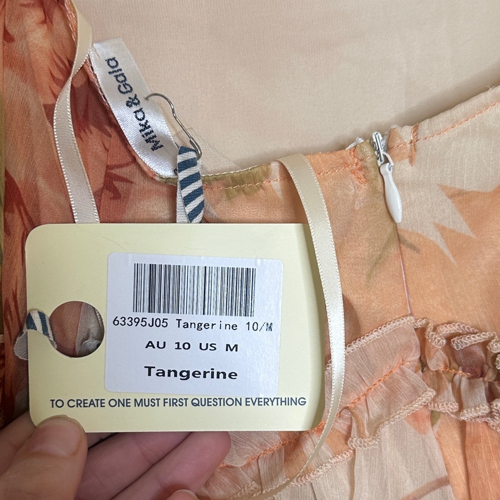 Chic Floral Mini Dress in Peach and Green - Picture 3 of 7